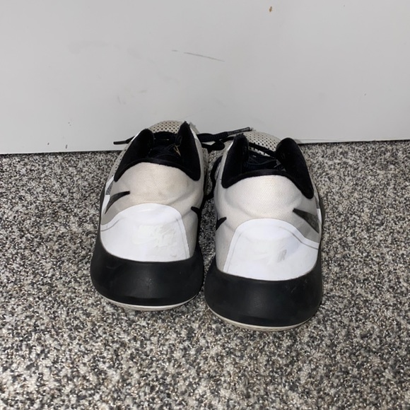 Basketball shoes - Picture 3 of 4